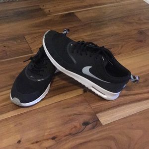 Black Nike Air Max Theta’s